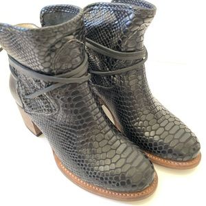 Freebird by Steven Casey Black Leather boots size 6